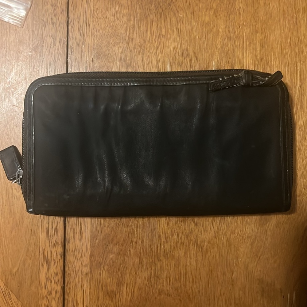 💯% Authentic Prada Wallet - Picture 2 of 4